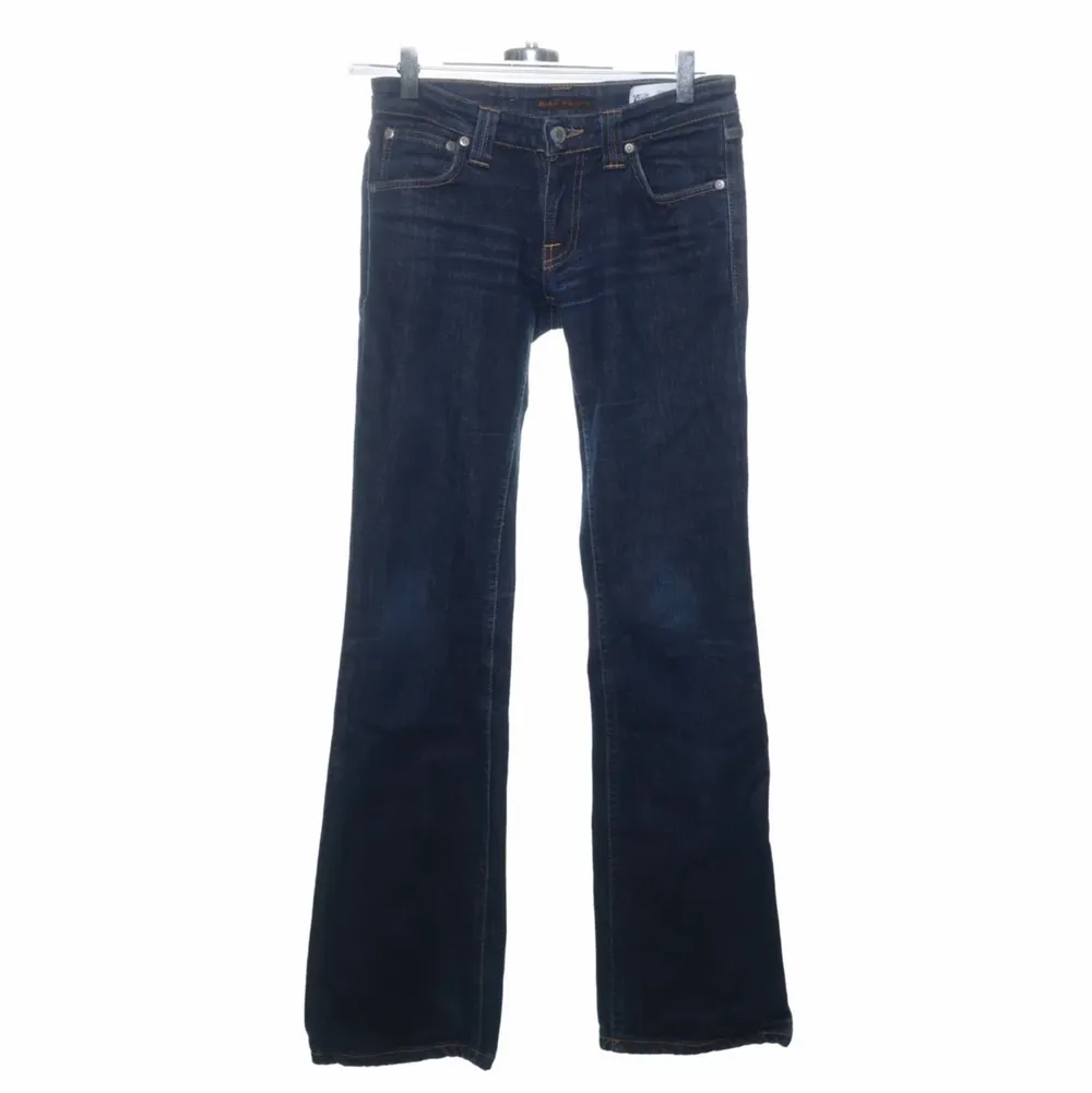 Lågmidjade jeans från Nudie i storlek 27/32. Köparen står för frakt💕!. Jeans & Byxor.