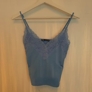 Linne från Zara - Jätte fint och gullig linne från Zara, det är tyvärr för litet för mig där av säljer jag den💓