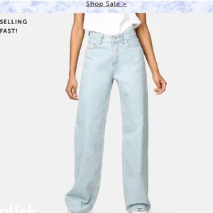 Junkyard jeans  - Junkyard jeans i jätte bra skick. Skeov om du än intresserad 