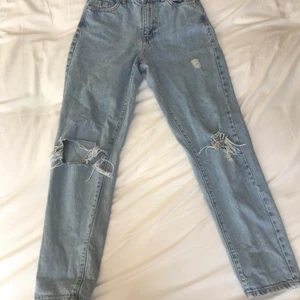 Fina jeans - Ett par jätte coola jeans ifrån Gina i strl 34, och säljer dom för att dom är förstora för mig. Kom privat för flera frågor/bilder! <3