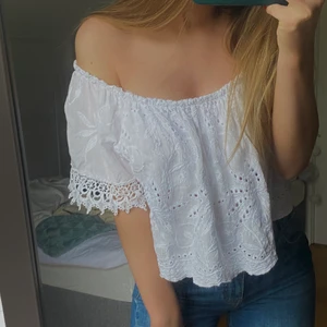 Blus/topp storlek S, M - Säljs då den är lite för stor på mig och inte kommer till användning.