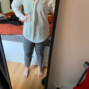 Vit skjorta Lindex Stl. S - Vit skjorta från Lindex i större modell stl. S. Välanvänd. 