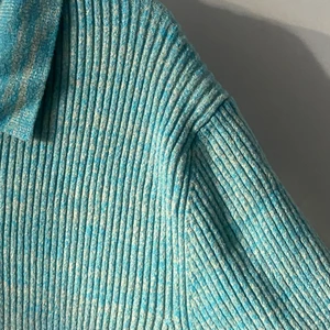 Ganni tröja - Väldigt fin ganni tröja i lite tjockare material, perfekt för höst och vinter! Säljer