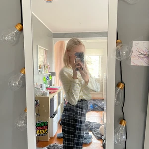 SHEIN storlek S  - Jätte fina pyjamasbyxor från SHEIN i storlek S men sitter lite pösigt vilket jag inte gillar därför gör jag mej nu av med de