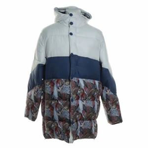 Hunter M - Varan är i bra skick och har inga tydliga defekter.