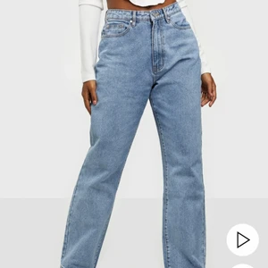 jeans från missguided - Boyfriend jeans från Missguided som är köpta från Nelly. Byxorna är i bra skick. Ifall ni är intresserade skriv privat!