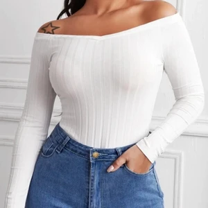 Offshoulder topp - Offshoulder topp från shein, m men sitter som en s. Gör gärna paketlösningar med bra pris