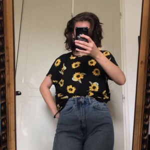 T-shirt - Härlig skön t-shirt med solrosor