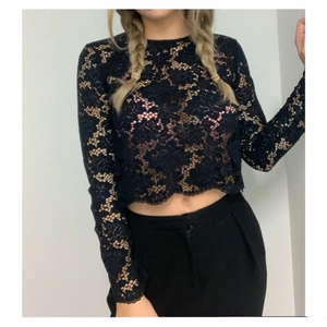 Svart tröja i storlek S - Svart tröja i storlek s. 