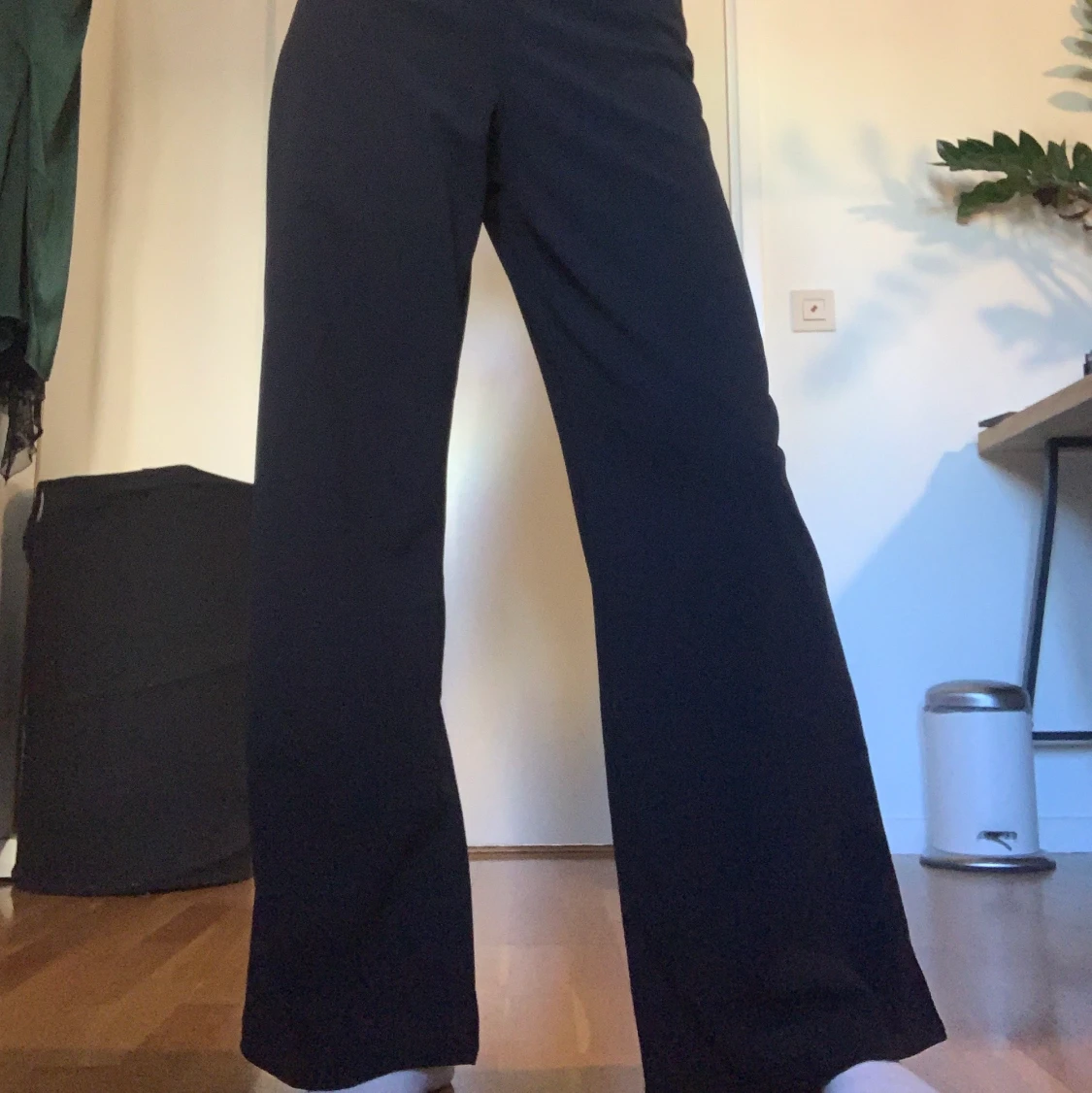 Svarta stretchiga byxor - 90