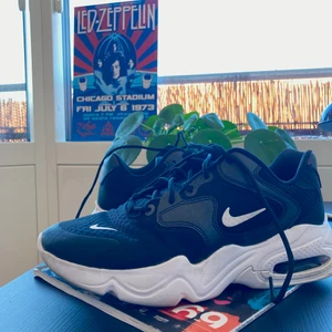 Black Nike Air Max 2X - Super comfortable Nike Air Max, in very good condition. I used them just a few times, selling them because of wrong size (42.5) 🏃🏻‍♀️