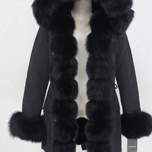 Fatima parka - Säljer min Fatima parka jacka som har använts en vinter. Nypris 3500 men eftersom jackan har använts en vinter och ser inte ut som ny så säljer jag den för 400 kr. Det är äkta päls på jackan 