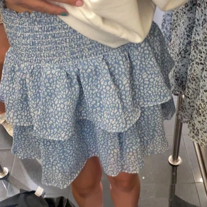 kjol  - jättefin kjol från chelsea. knappt använd