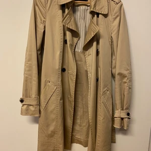 Esprit trenchcoat  - Trenchcoat med skärp, storlek 42 från Esprit 