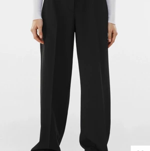 kostymbyxor, bershka - Populära byxor från bershka💗 nypris 299