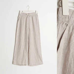 Linnébyxor - Supersnygga & trendiga linnebyxor ifrån gina tricot. Storlek: 38⚡️🛍 Passar perfekt på mig som är 174cm. Går även att sys upp. För fler frågor så är det bara att skriva!💕🎸