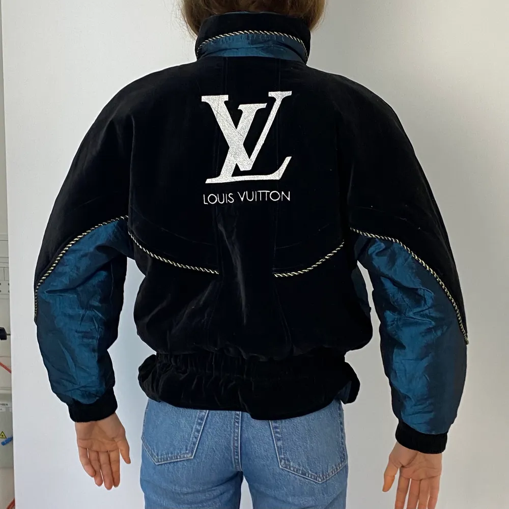 90’s vintage Louis Vuitton bomber jacket super unique and cute. Jackor.