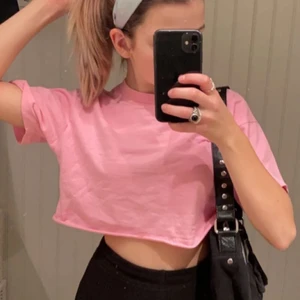 Rosa topp - Snygg rosa topp från Gina tricot. Storlek xxs/xs. Fint skick! Kan skickas mot fraktkostnad.