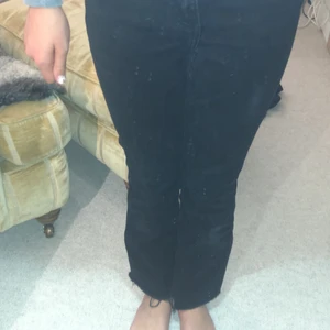 Jeans - Säljer dem här jeansen från zara då det inte kommer till användning! Köpte för 400 kr och säljer för 200! 
