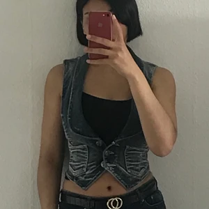 Guess vest - Guess vest, only used once, so very new and clean, size: S and also fit xs/xxs