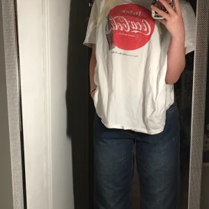 Coca-cola tröja från hm storlek xs - Är i bra skick, bra material. skriv privat för fler bilder🥰