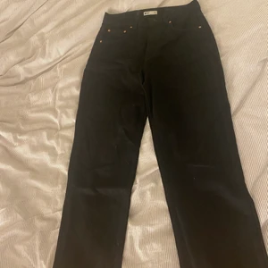 Gina 90s jeans - Strl 38, inte använda många gånger. 