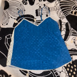 Zadig Voltaire Linne - Så fint linne från Zadig Voltaire, tidigt 2000-tal. Min mammas gamla, i jätte bra skick. Säljer för att det är för stort för mig! Har samma i vinrött också, skriv för bilder