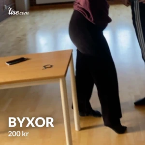 Byxor - Utsvängda byxor