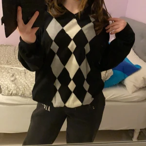 Tröja - Skitsnygg tröja som jag inte använt! Frakt tillkommer på 66kr ❤️