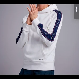 Gant hoddie  - ÄKTA GANT HODDIE VIT STORLEK XS PASSAR S. ANVÄNT 2 GÅNGER.