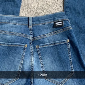 Jeans  - Väldigt fint skick använd bara engång 