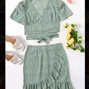 Sommar sett  - Säljer detta jätte fina mönstrade sommar sett från SHEIN. Aldrig änvänd pågrund av att den sitter lite tight på mig, ordinarie pris 149kr.