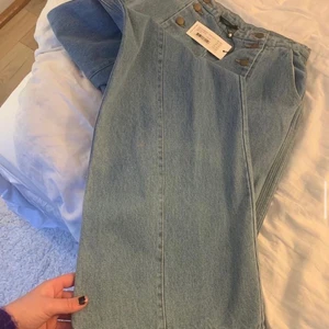 as balla jeans - säljer dessa as balla jeans ifrån stella nova! Storlek 42! Sitter lite baggy på mig som har storlek 38/40 i vanliga fall! Men kommer tyvärr inte till användning! Prislappen kvar, alltså inte använda! Nypris 1500kr, säljer för 200kr 👖 (skriv privat för fler bilder)