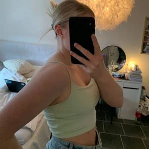 Pastellgrönt linne💚 - Jättegulligt, kort linne i fin ljus grön färg