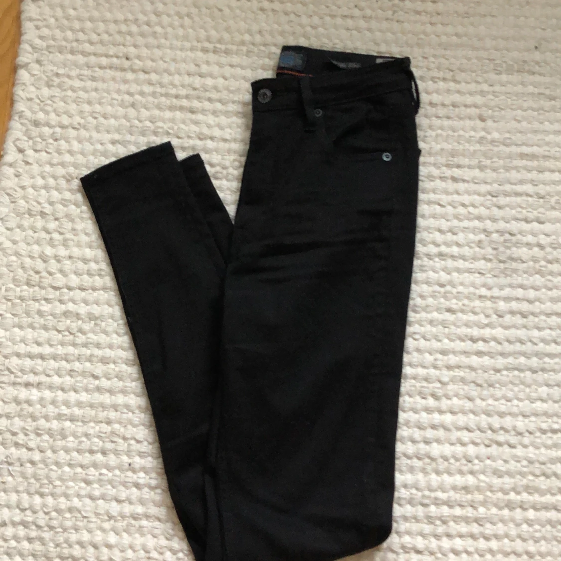 Svarta Crocker jeans storlek 27/30- highwaist - 90