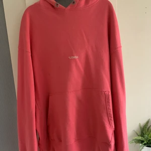 Zadig & voltaire hoodie - Hoodie från zadig, sitter oversize på mig som bär M/L