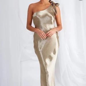 Balklänning - Aldrig använd. Maxiklänning. 