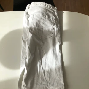 Vita jeans  - Jeans från HM
