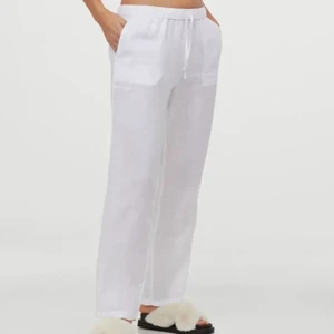 Linnebyxor - Linnebyxor från h&m, använd en enstaka gång. Säljer pga för stora för mig, kan byta mot S. Buda från 200 eller köp direkt för 300💞