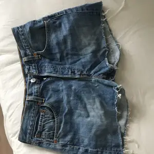 Levis shorts, länge i modellen, säljer för dem är för stora för mig😭 , jättefint skick! 