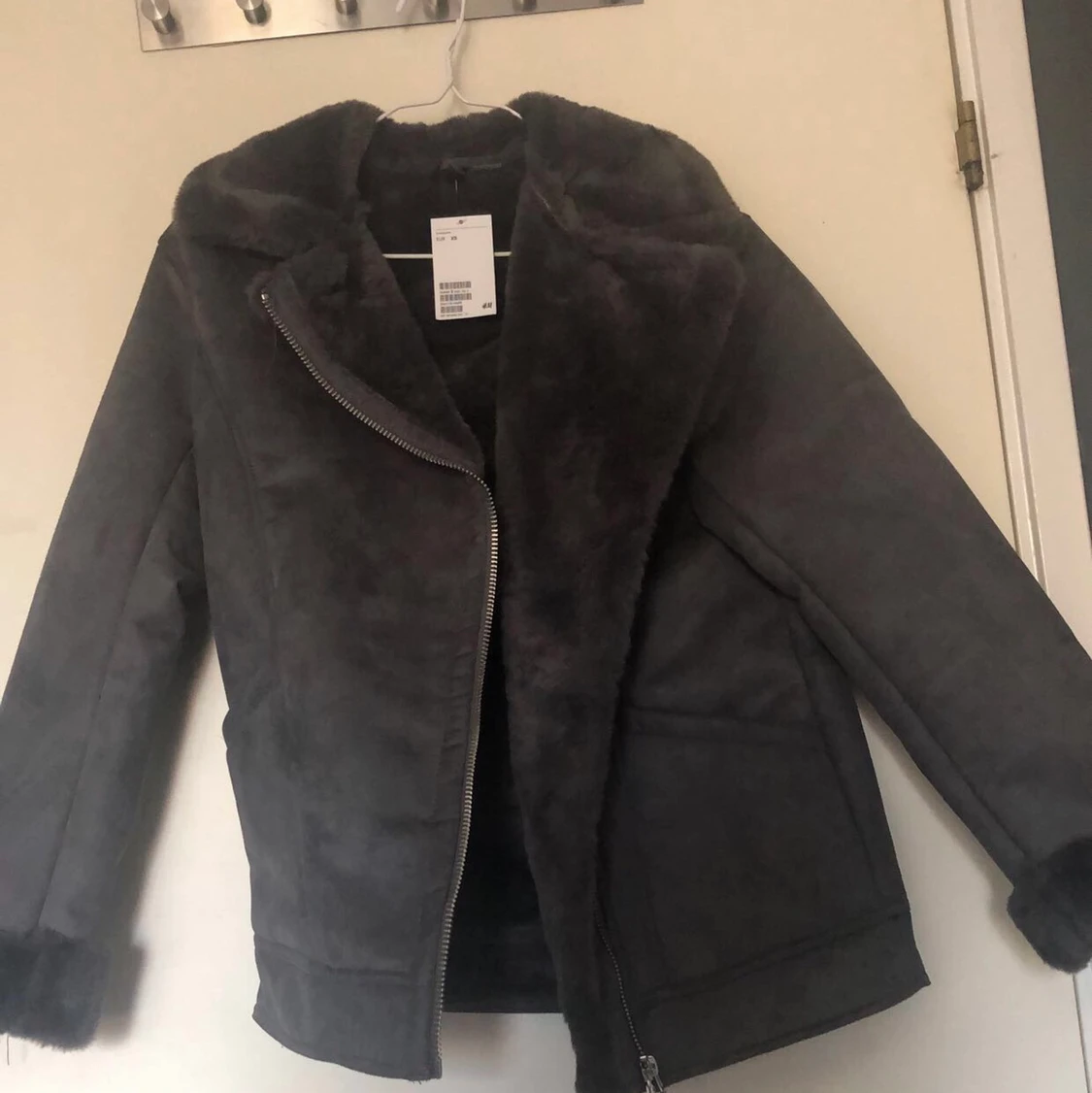 Skitsnygg oanvänd jacka med päls✨ - 90