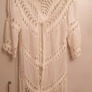 Strl 38-40 - En snygg cardigan i benvit färg. Rak modell