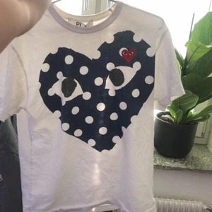 Cdg t-shirt  - L men sitter M