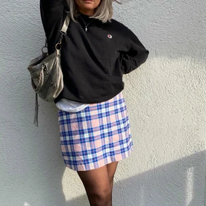 Rutig minikjol - Superfin kjol som knappt är använd! Frakt tillkommer :)