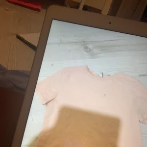 T-shirt  - Förlåt för dom dåliga bilderna men en jätte fin rosa t-shirt