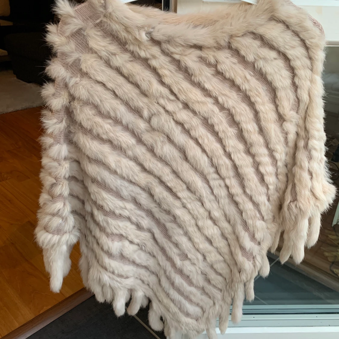 ”Poncho” i äkta päls 