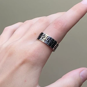 Ring - En fin ring som dessvärre inte kommer till någon användning. Frakt är 12 kr!