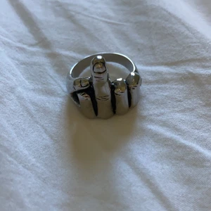 ring  - säljer denna super balla ring jag köpte från ett Uf företag ! 💕 köpare står för frakt och fråga på om du har några frågor ! 