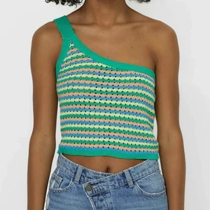 Somrigt linne - Säljer detta somriga linne från stradivarius, endast testat aldrig använt! 💕 nypris 199kr