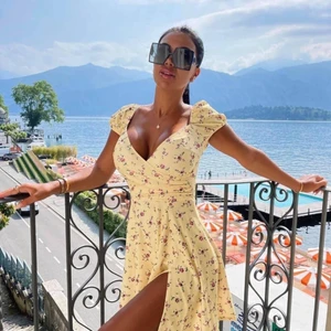 Söker  - Söker denna klänning från nelly som är slutsåld. XS/S